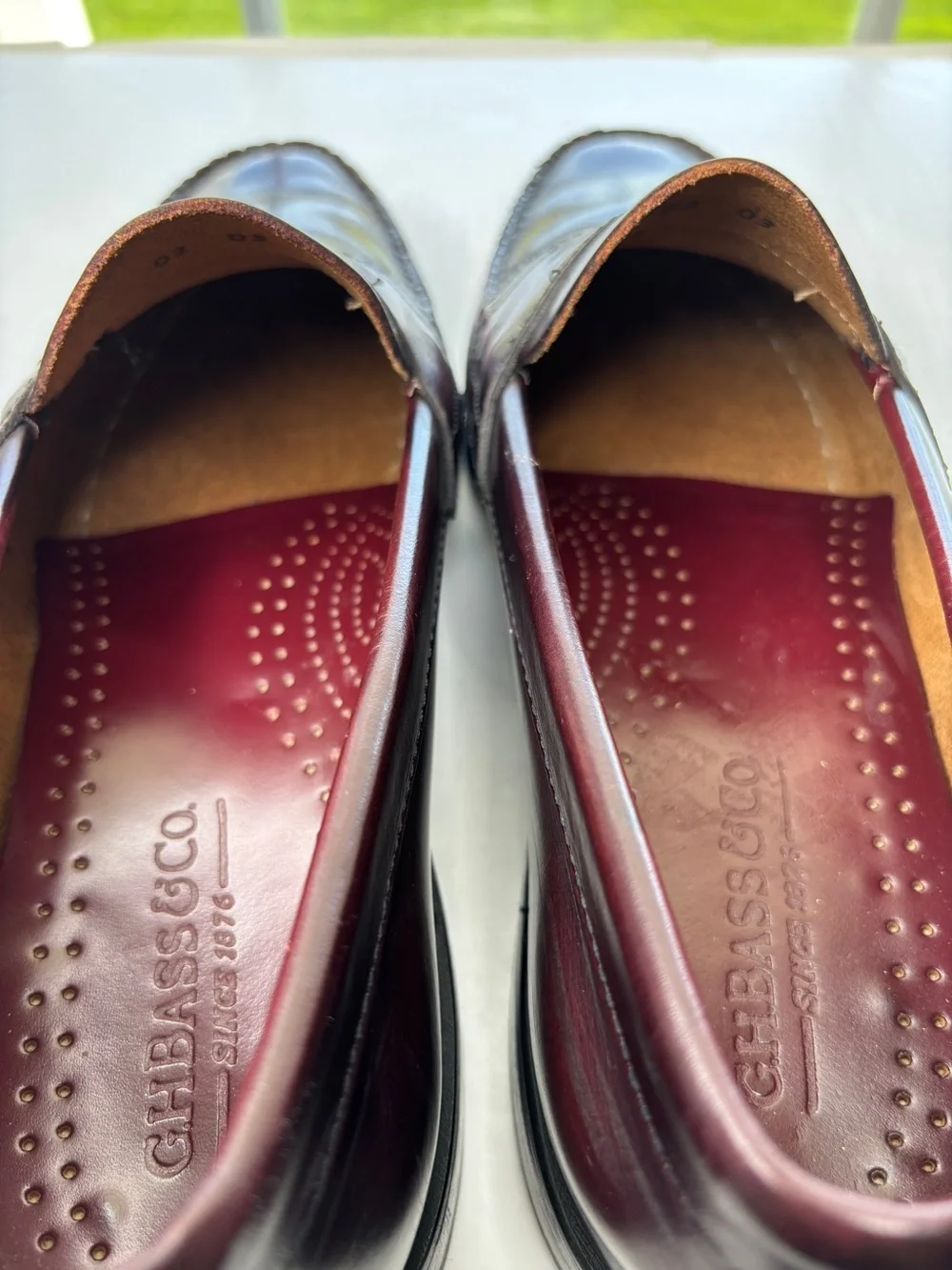 G H Bass Weejuns Penny Loafers Mens Size 9.5 EE Burgundy Leather Classic Preppy